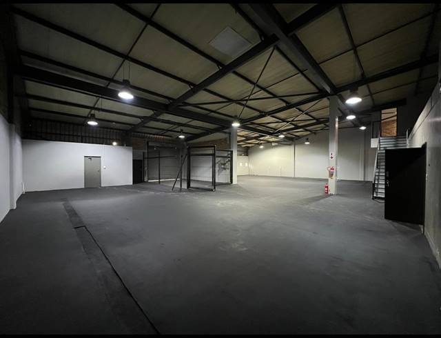 599M² WAREHOUSE TO LET IN LASER PARK